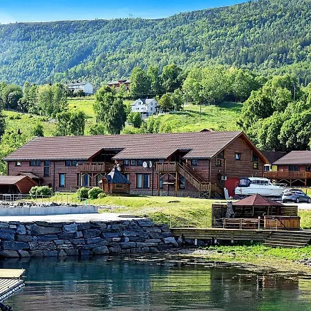 Six-bedroom In * Eidsvåg