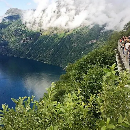 15 Person In Eidsvag-by Traum *