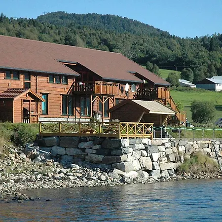 Six-bedroom In Eidsvag (Nesset)