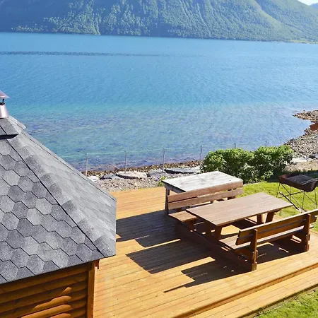 Six-bedroom In * Eidsvåg