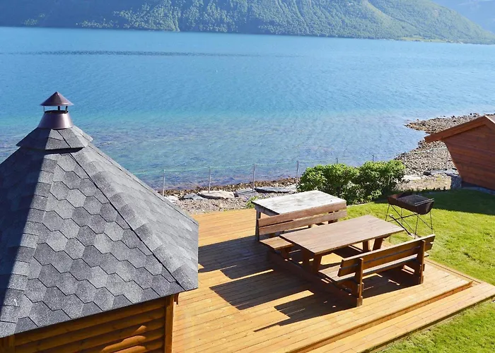 15 Person In Eidsvag-by Traum * Eidsvåg