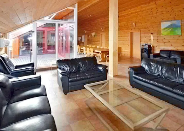 15 Person In Eidsvag-by Traum Eidsvåg