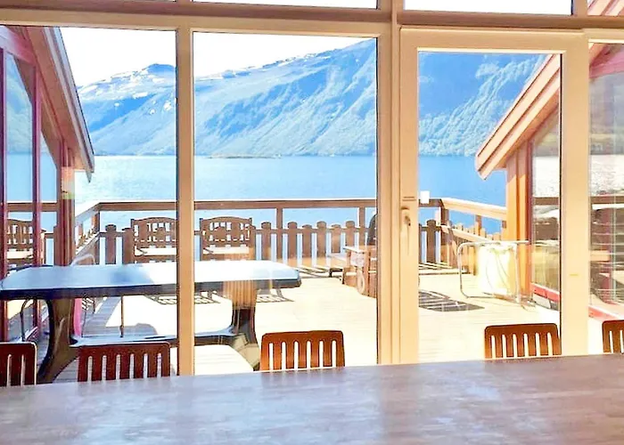 15 Person In Eidsvag-by Traum * Eidsvåg